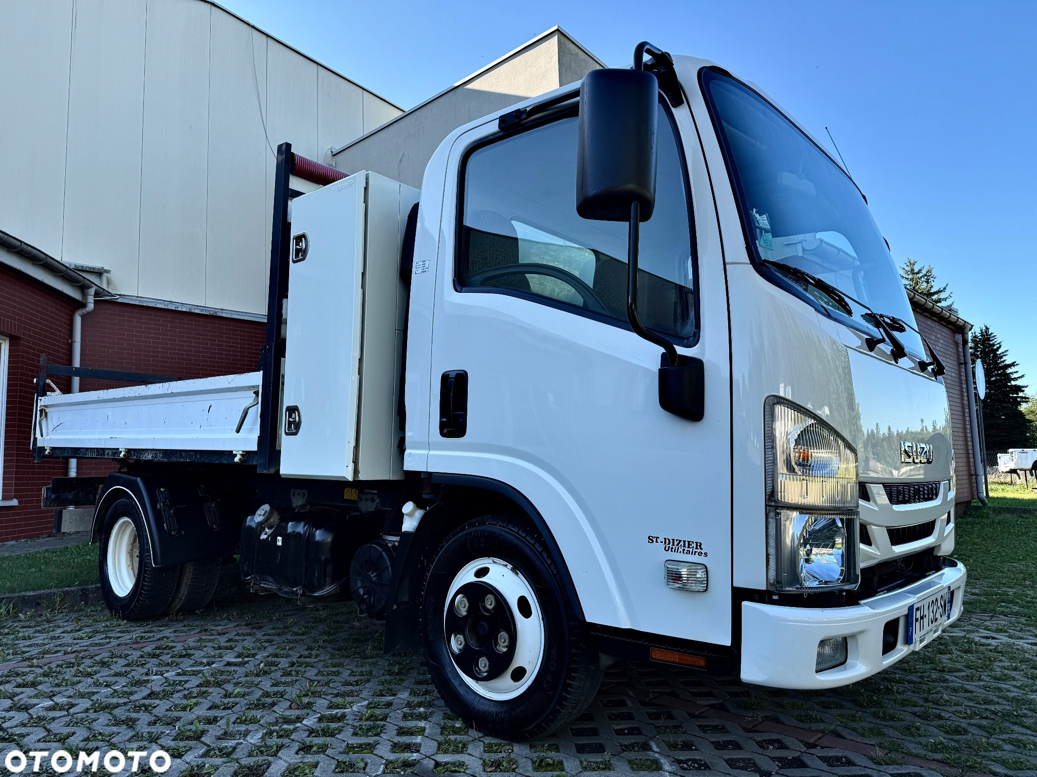 Isuzu N1R - 12