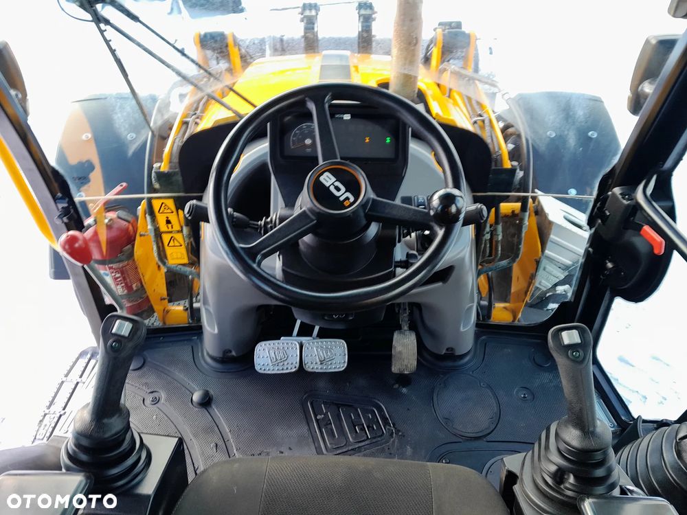JCB JCB 4CX AEC  2022r - 19