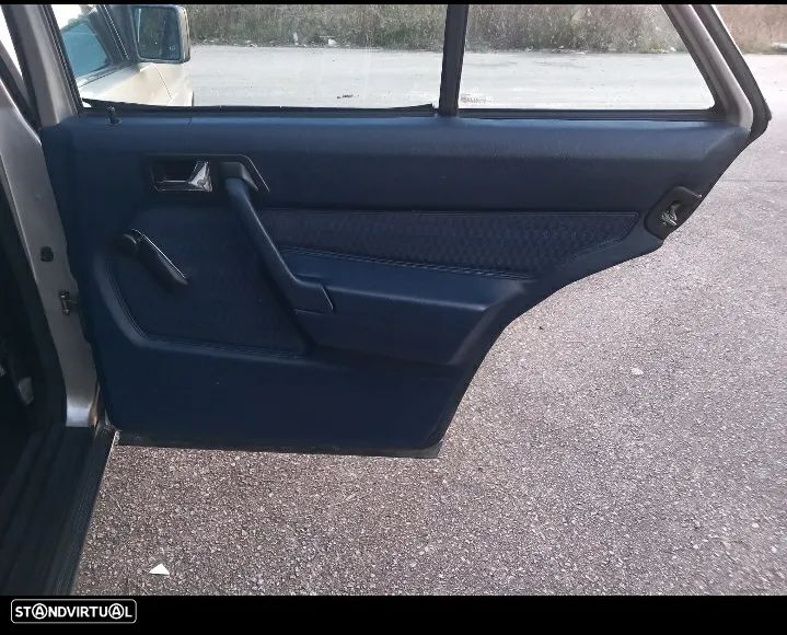 Mercedes-Benz 190 D 2.5 - 12