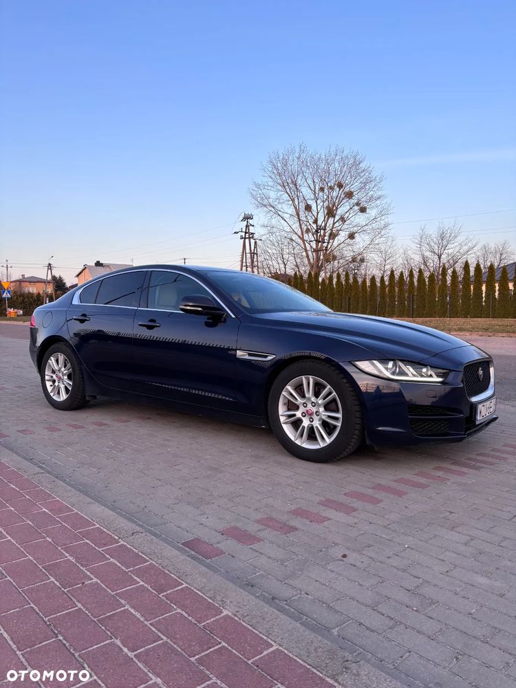 Jaguar XE 2.0 T Prestige - 14