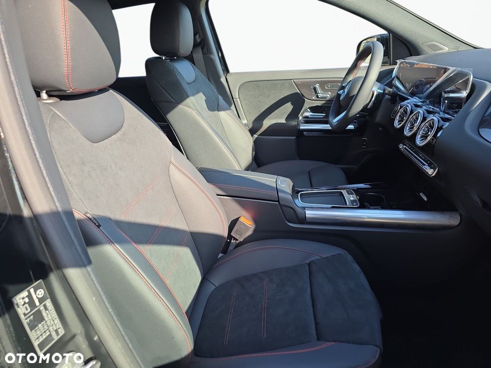 Mercedes-Benz GLA 220 mHEV 4-Matic AMG Line 8G-DCT - 16