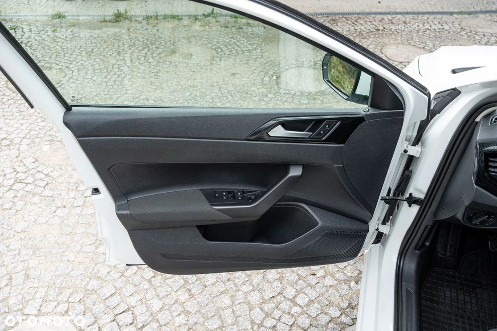 Volkswagen Polo 1.0 - 22