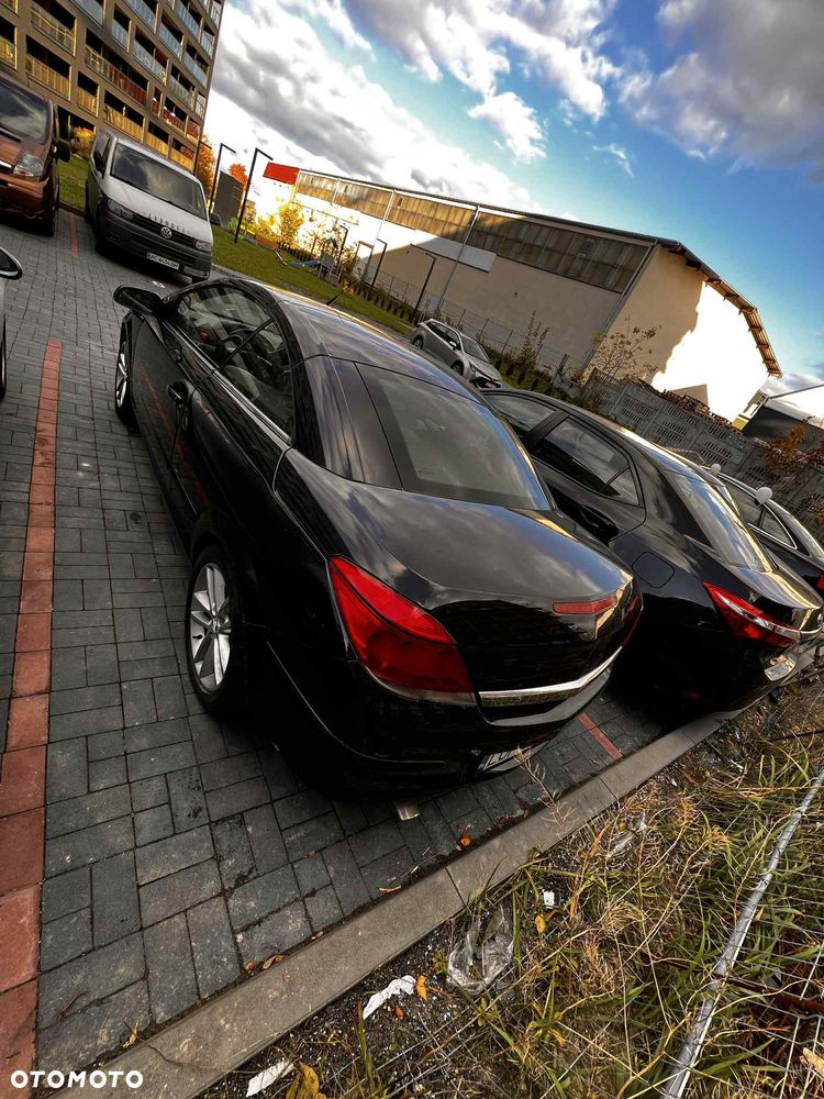 Opel Astra III GTC 1.8 Cosmo - 3