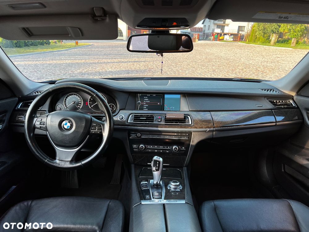 BMW Seria 7 740i - 12