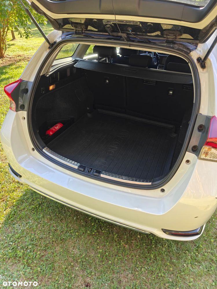 Toyota Auris Hybrid 135 Selection - 8
