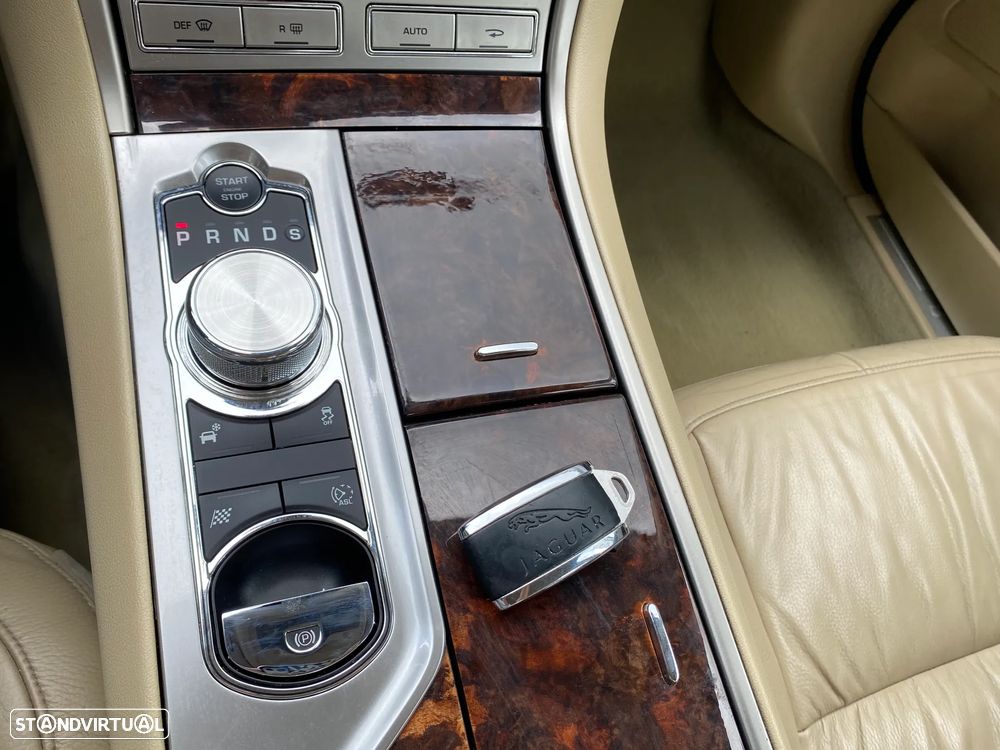 Jaguar XF 3.0 D V6 Premium Luxury - 37