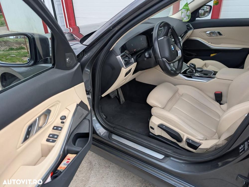 BMW Seria 3 320i Aut. - 9