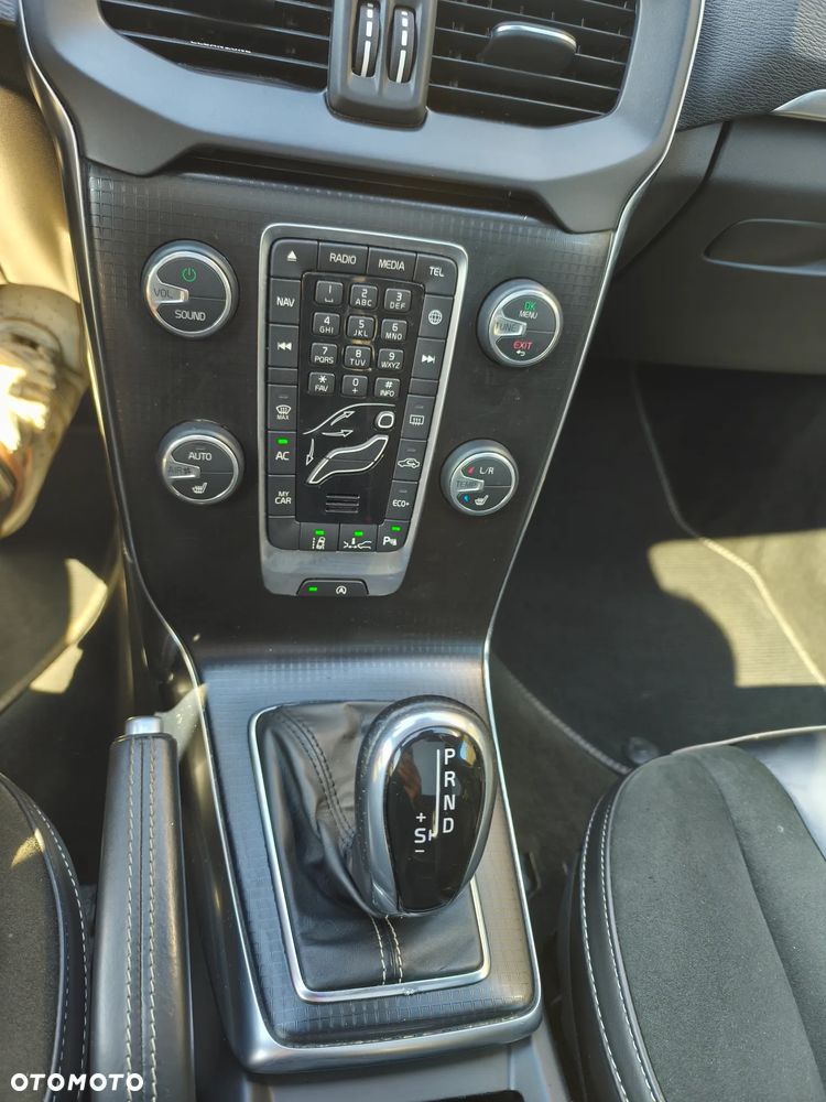 Volvo V40 D3 Geartronic Summum - 33