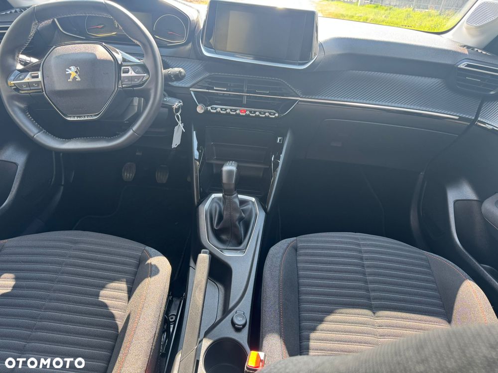 Peugeot 208 - 23