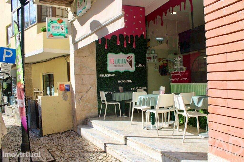 Prédio em Carcavelos e Parede - Grande imagem: 4/15