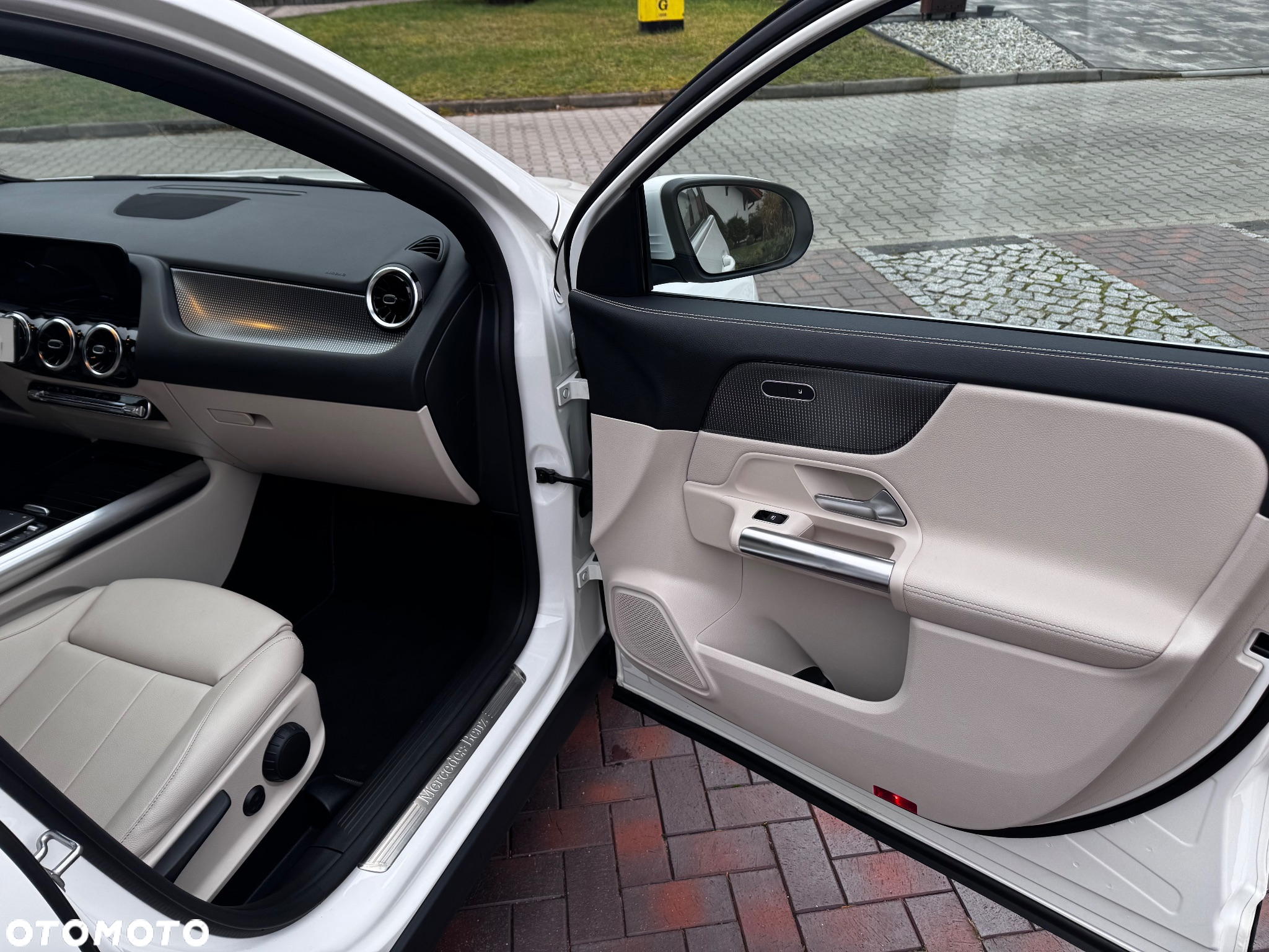 Mercedes-Benz GLA 200 - 23