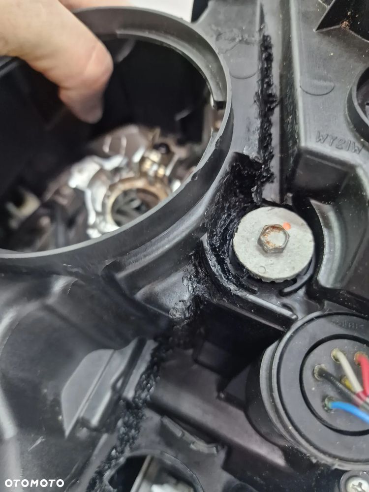 TOYOTA AVENSIS T27 LIFT 12- PRAWA LAMPA PRZEDNIA PRZÓD XENON , NR KOITO 05-28 , NR AUKCJI LPP53 - 14