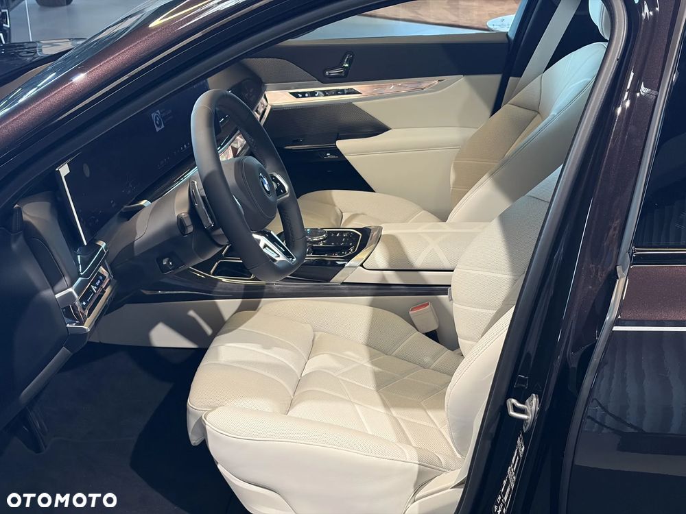 BMW Seria 7 740d xDrive mHEV Nero Lusso Edition sport - 18