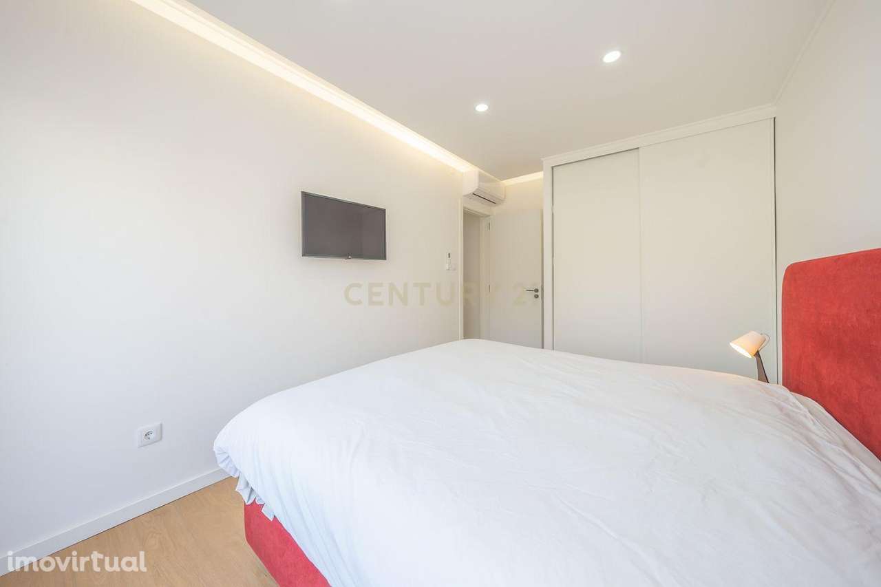 Apartamento T4, Totalmente Remodelado, c/ Terraço, em Setúball - Grande imagem: 3/43