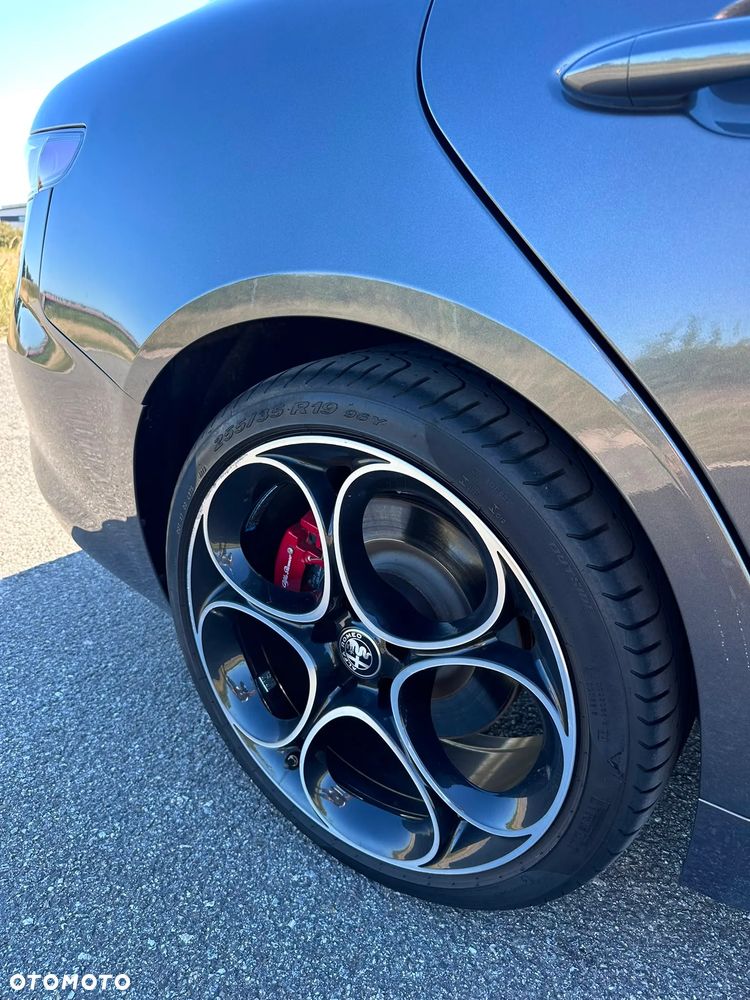 Alfa Romeo Giulia 2.0 Turbo 16V AT8 Veloce - 16