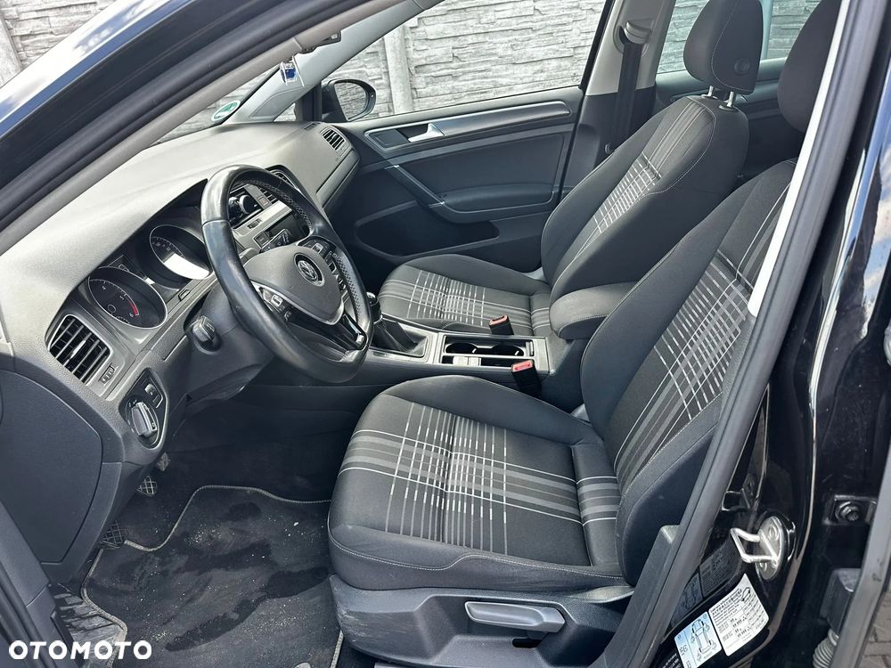 Volkswagen Golf 1.6 TDI BlueMotion Technology Lounge - 9