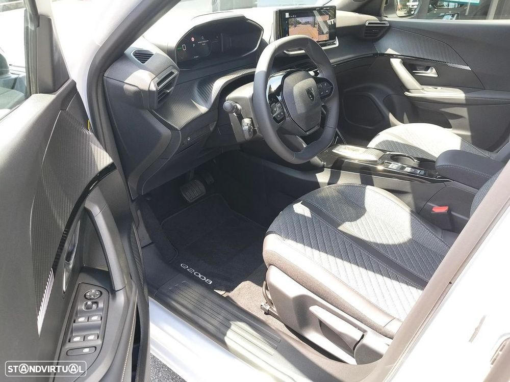 Peugeot e-2008 54 kWh Allure - 6