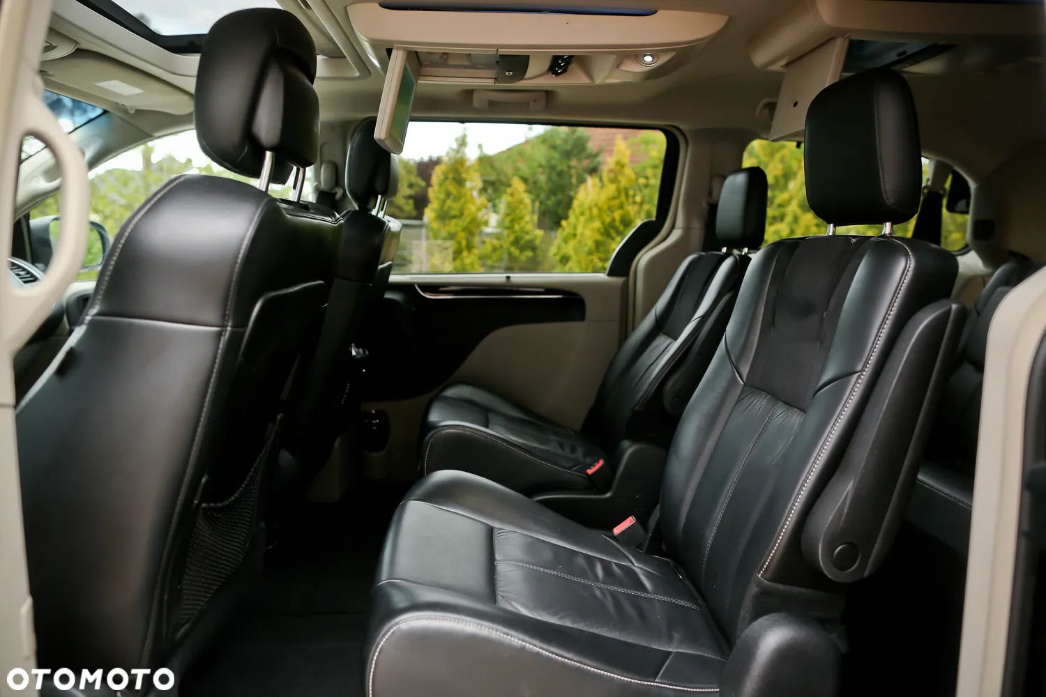 Chrysler Town & Country 3.6 Limited - 11