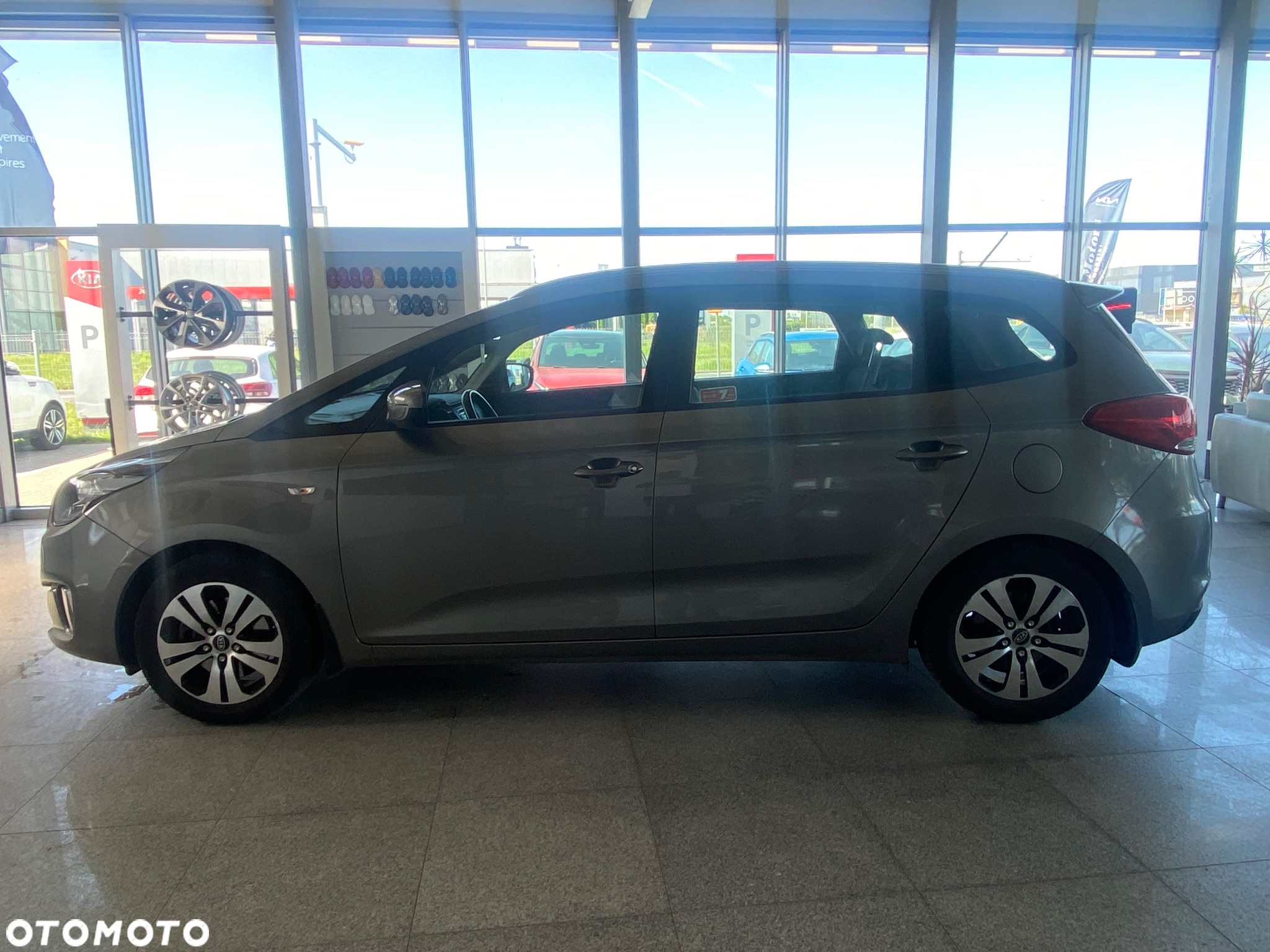 Kia Carens 1.6 GDI L - 2