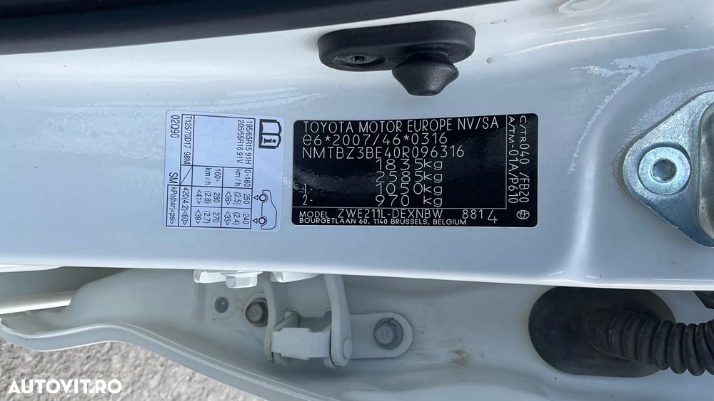 Toyota Corolla 1.8 HSD Business - 35