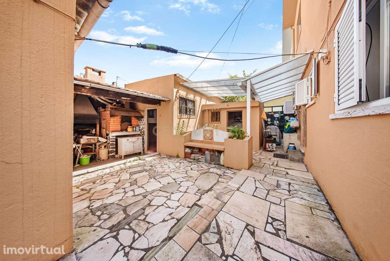 Moradia T4 com Churrasqueira, Jardim e Garagem – Excelente Exposição S - Grande imagem: 4/35
