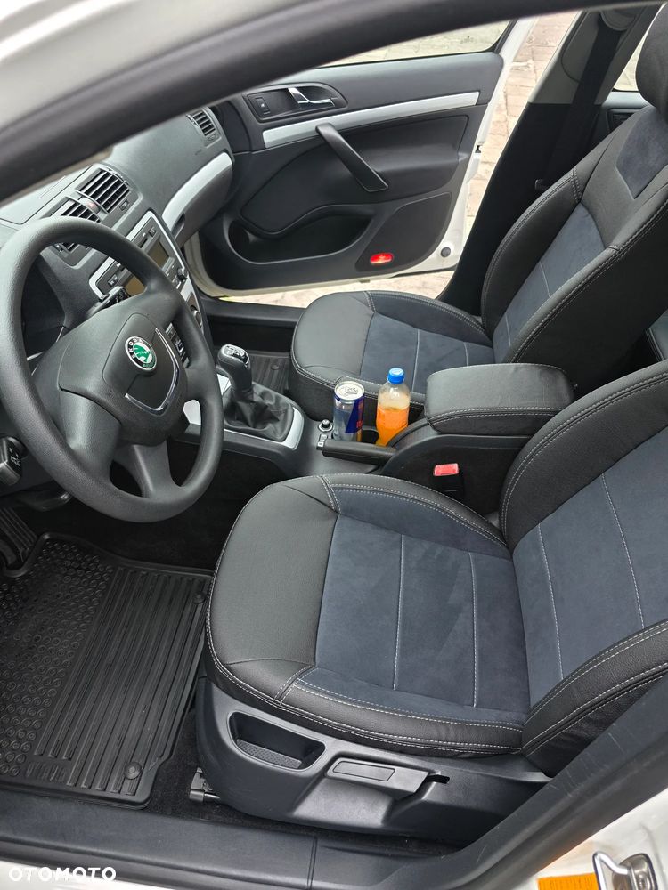 Skoda Octavia 1.6 Elegance EU5 - 19