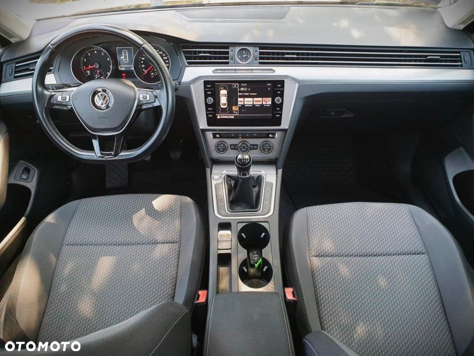 Volkswagen Passat - 10