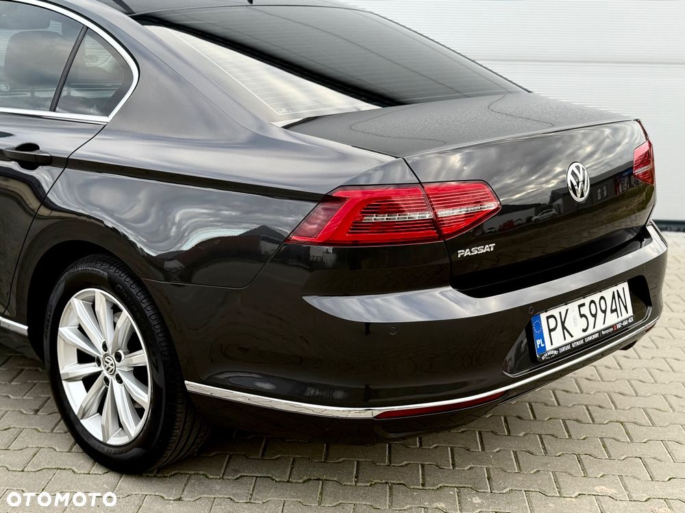 Volkswagen Passat 1.6 TDI SCR DSG - 16