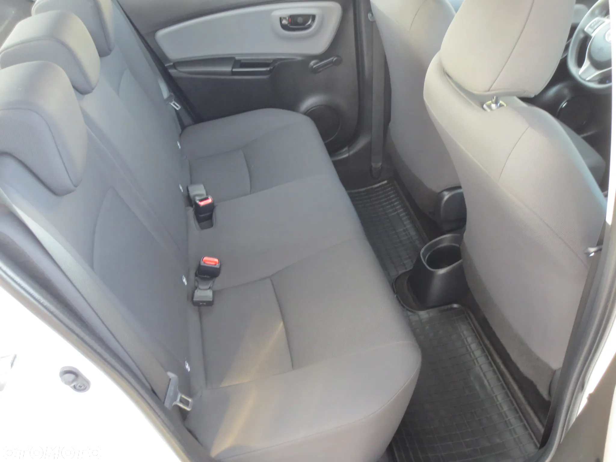 Toyota Yaris - 16