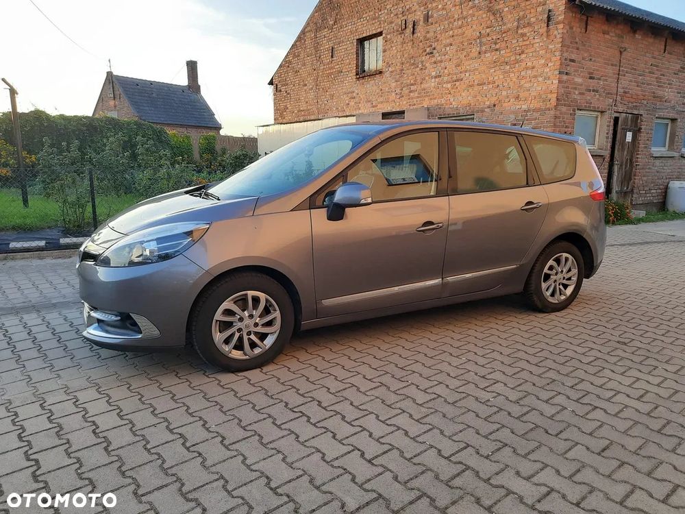 Renault Grand Scenic - 12