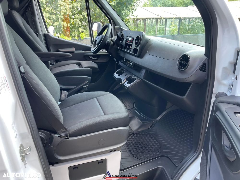 Mercedes-Benz Sprinter - 14