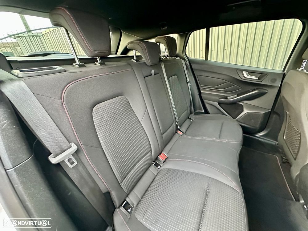 Ford Focus SW 1.0 EcoBoost Hybrid ST-LINE X - 55