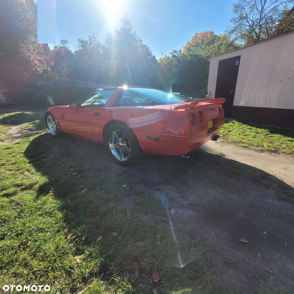 Chevrolet Corvette - 4