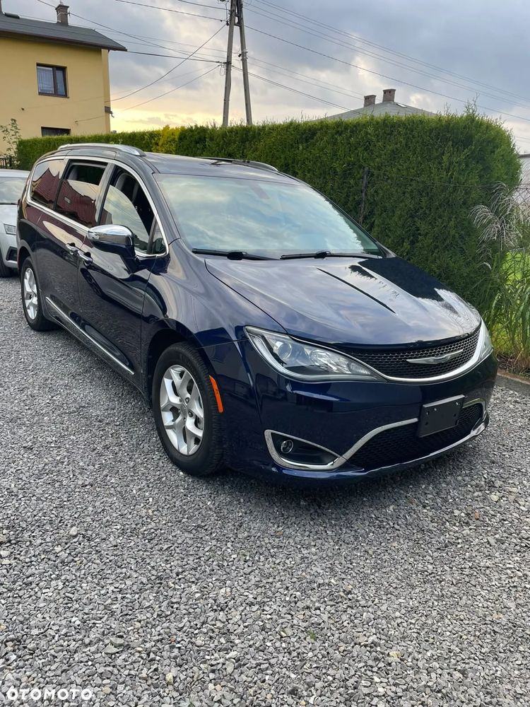 Chrysler Pacifica - 2