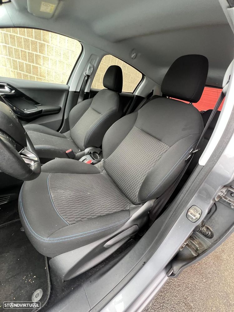 Peugeot 208 1.2 PureTech Signature - 10