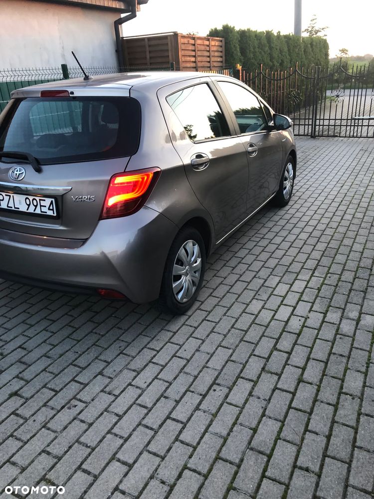Toyota Yaris Hybrid 100 Selection Passion - 13