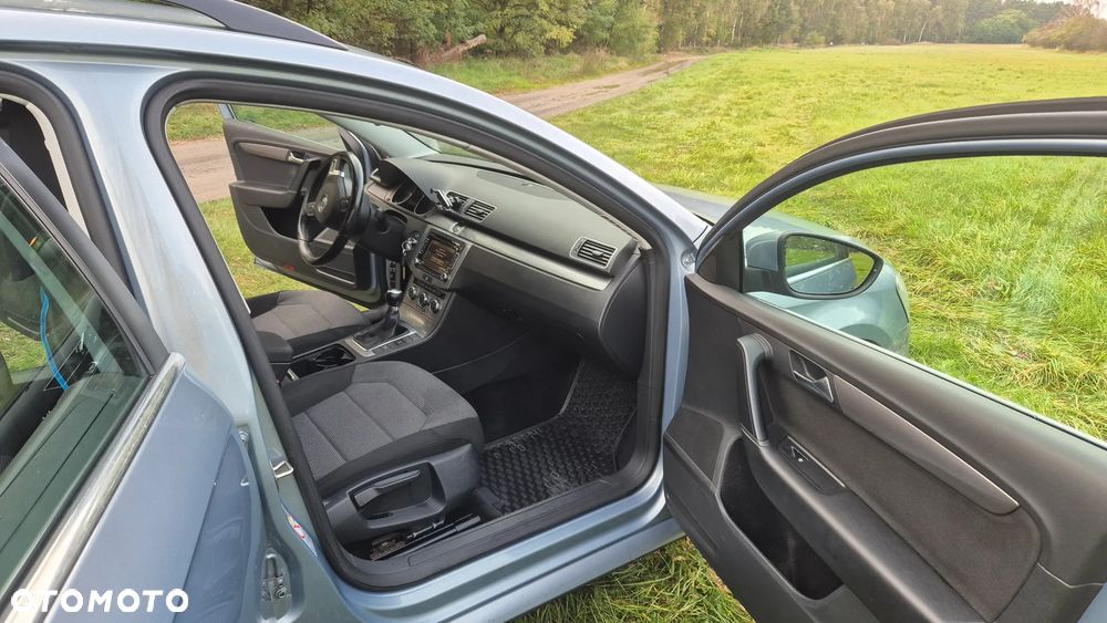 Volkswagen Passat - 12