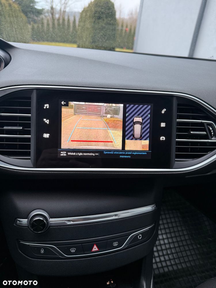 Peugeot 308 BlueHDi 130 Stop & Start Allure Business-Paket - 18