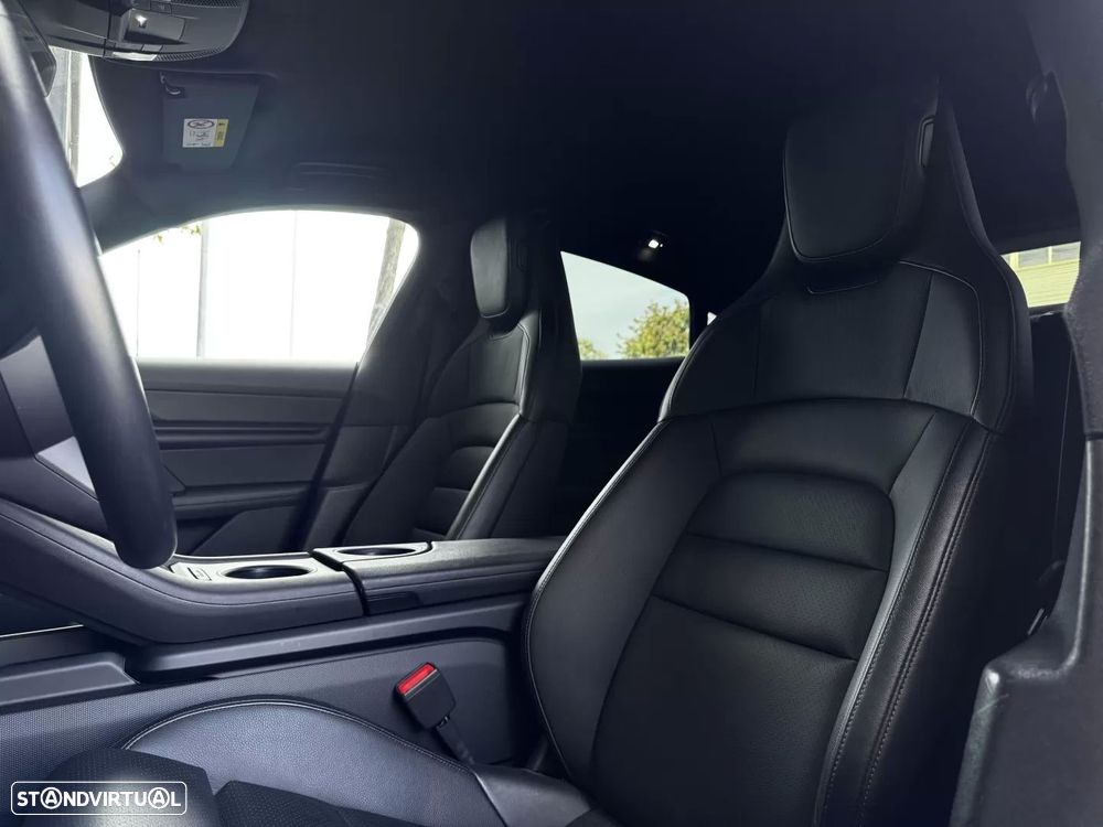 Porsche Taycan 4 - 33