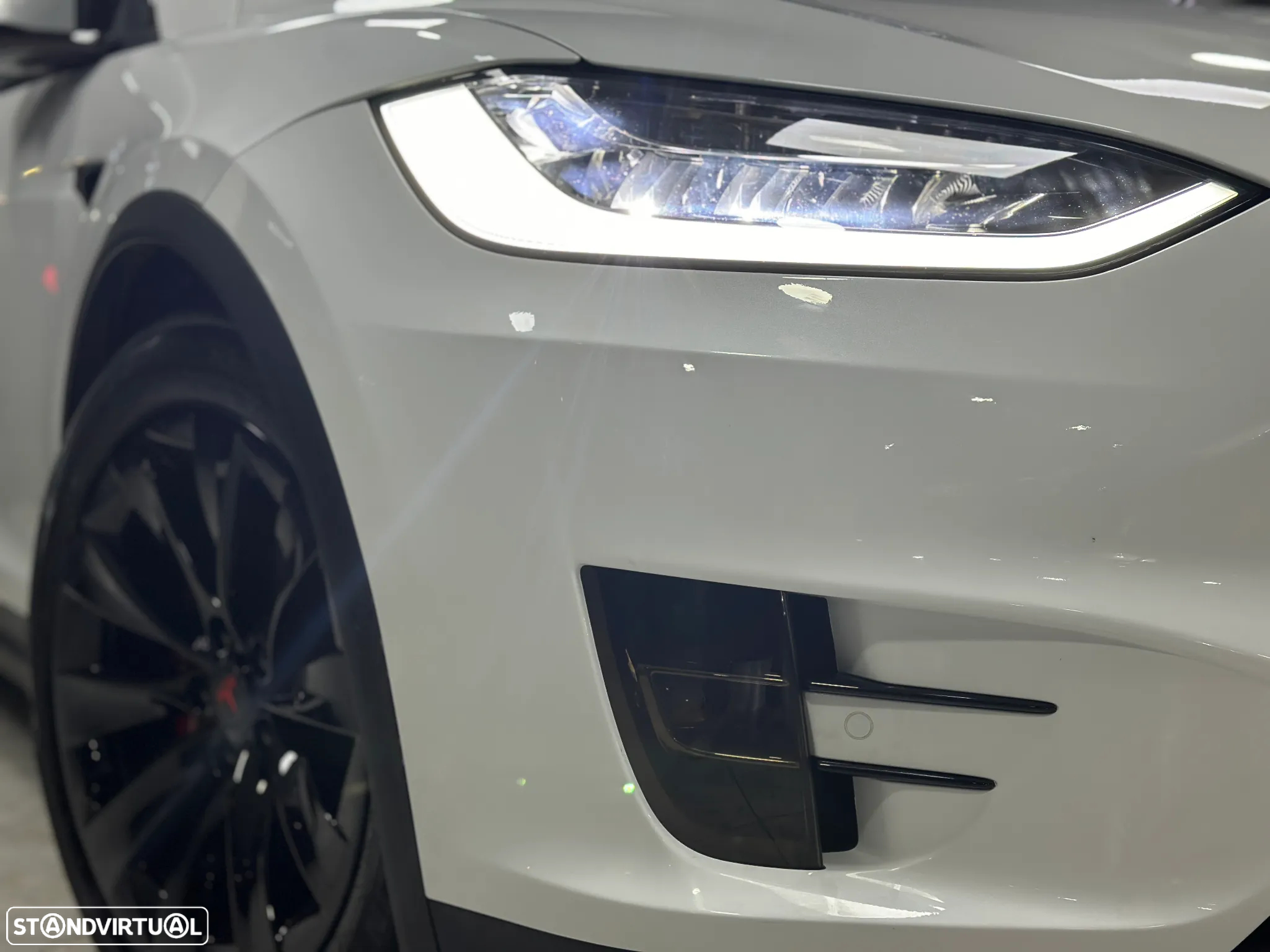 Tesla Model X - 11