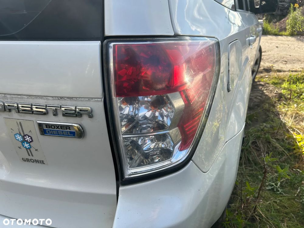 LAMPA TYŁ PRAWA SUBARU FORESTER 3 - 2