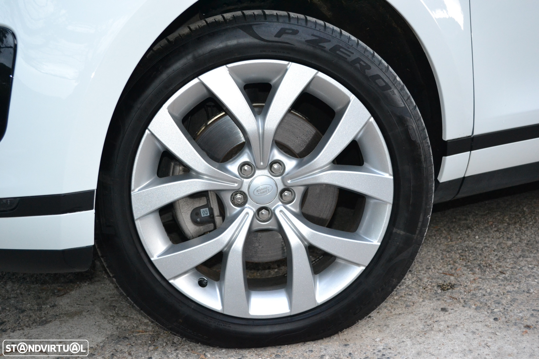 Land Rover Range Rover Evoque 1.5 P300e AWD SE Auto - 11