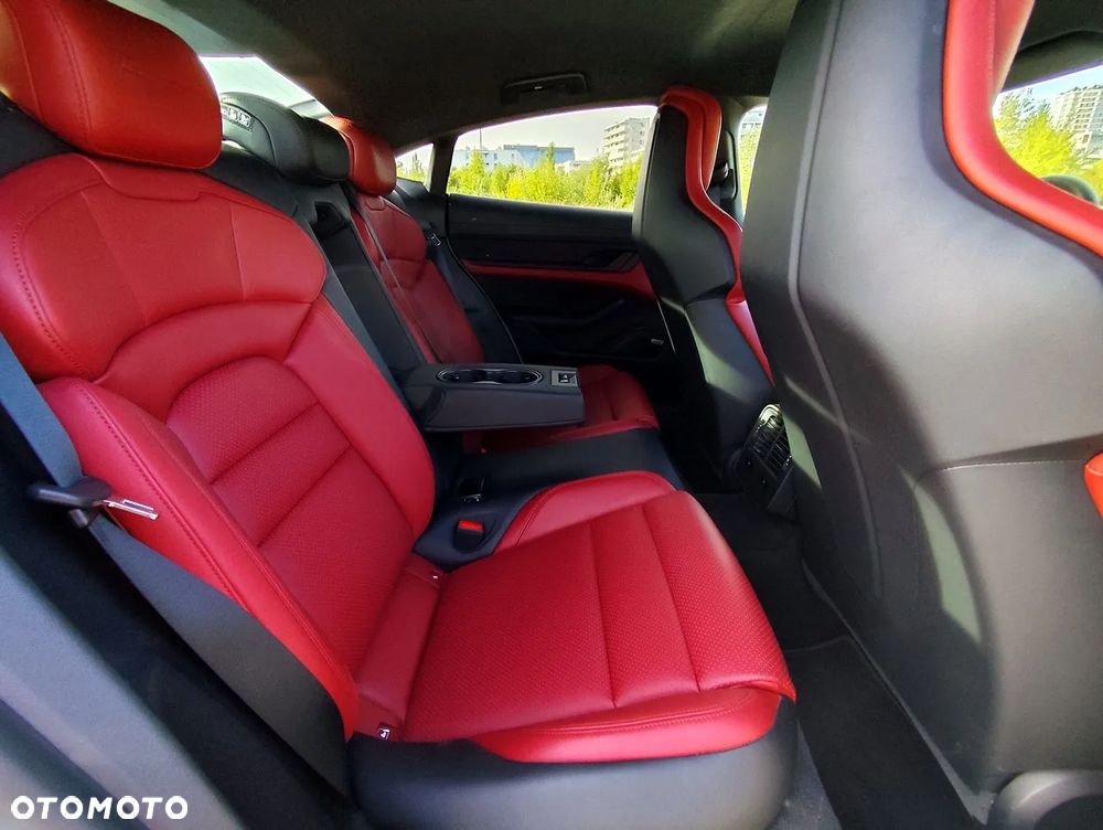 Porsche Taycan Turbo - 9