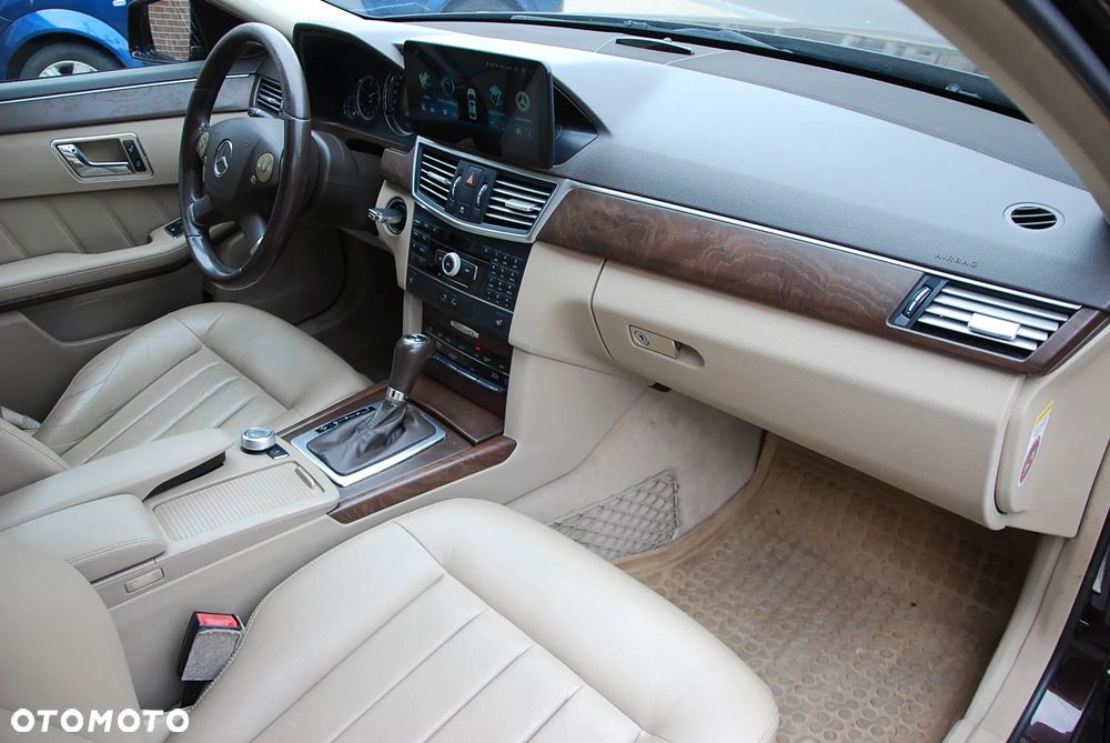 Mercedes-Benz Klasa E ver-200-cgi-blueefficiency-elegance - 14