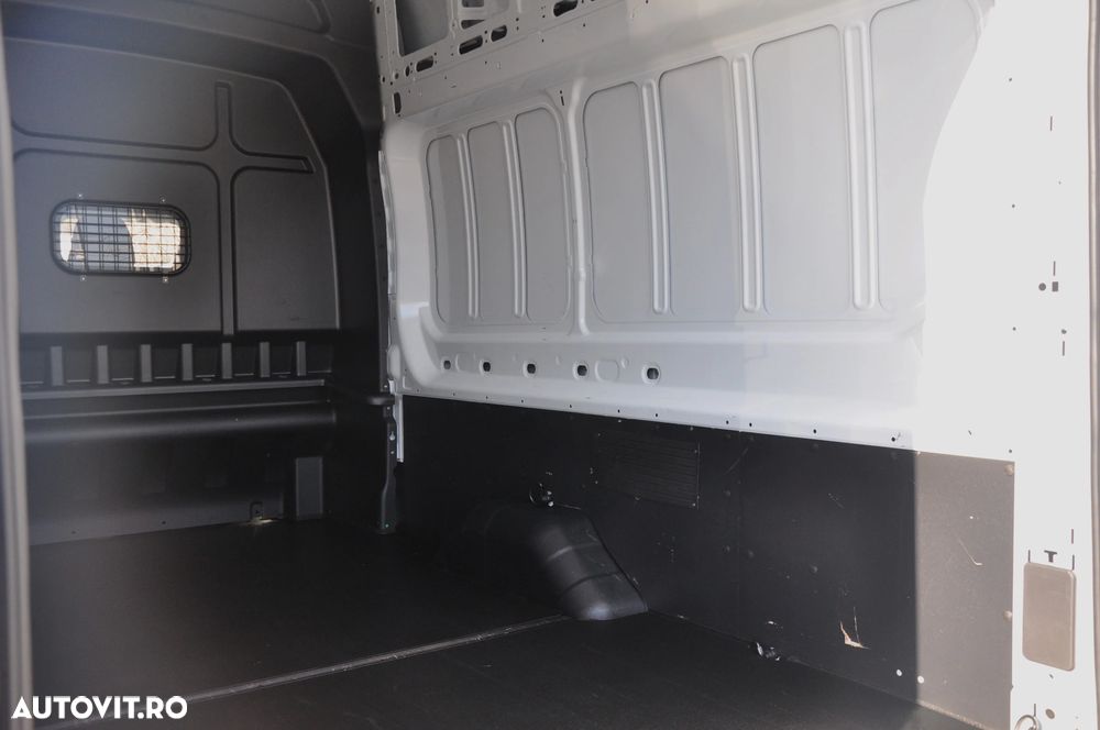 Ford Transit L4 Furgon DCIV RWD Trend - 10