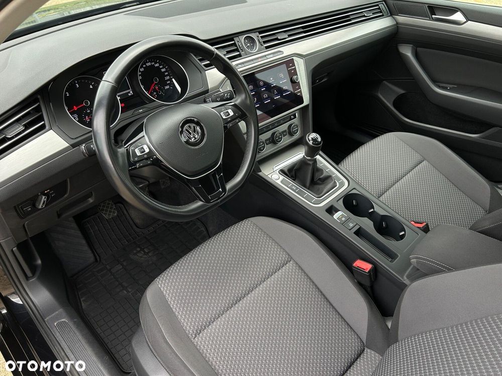 Volkswagen Passat 2.0 TDI SCR Trendline - 8