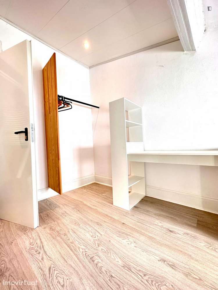 Quarto - localizado em Montes Claros Coimbra - Grande imagem: 5/43