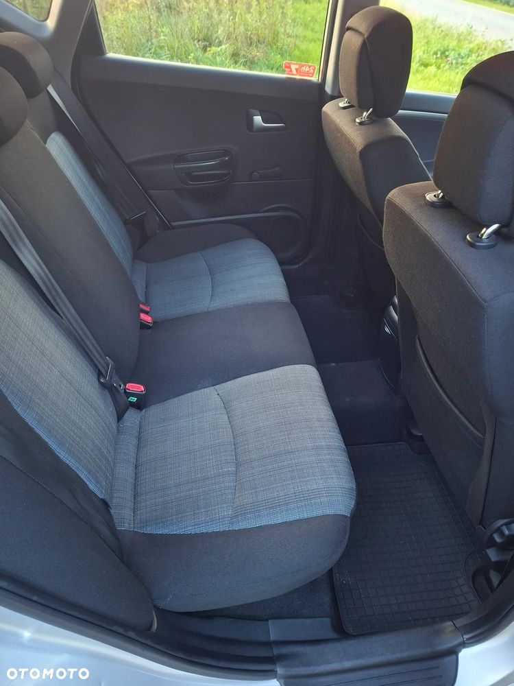 Kia Ceed - 10