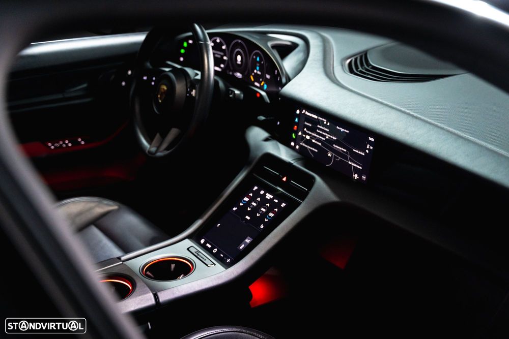 Porsche Taycan 4S - 16