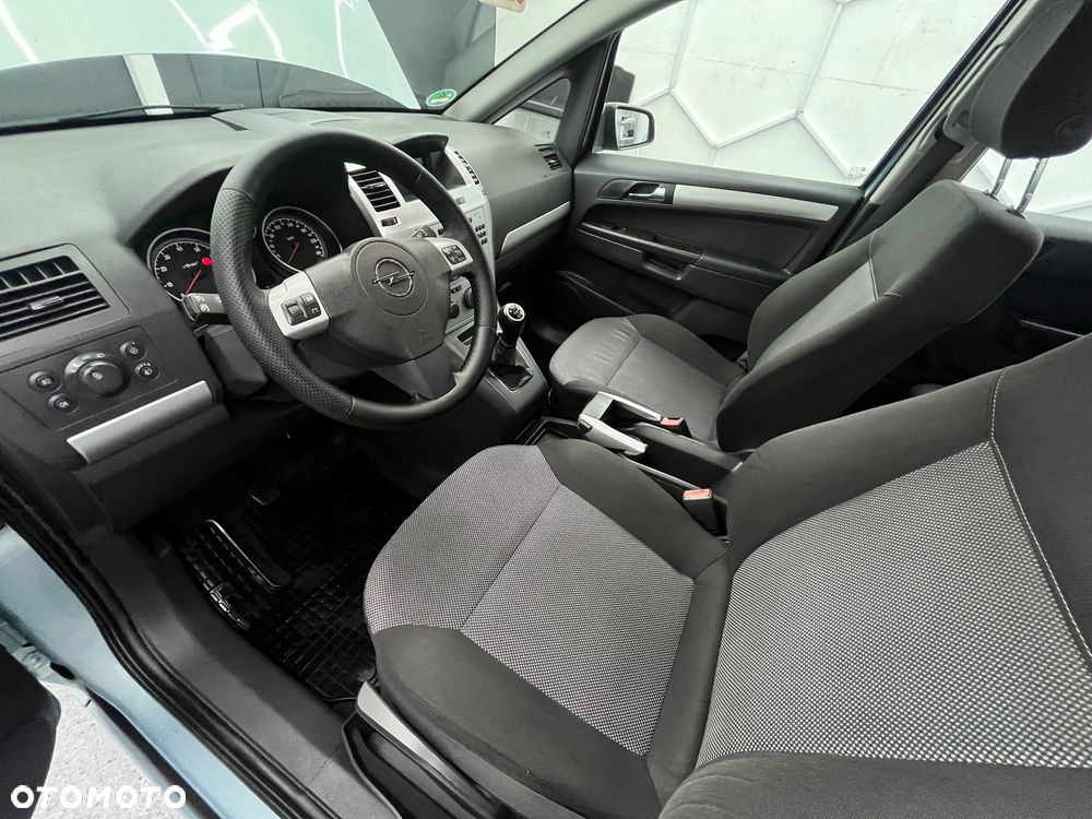 Opel Zafira - 24